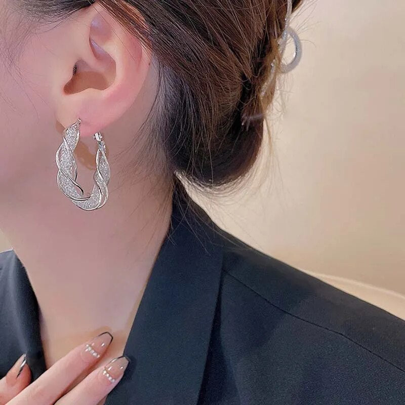 Ethereal Twist - Chic Fashion Earrings